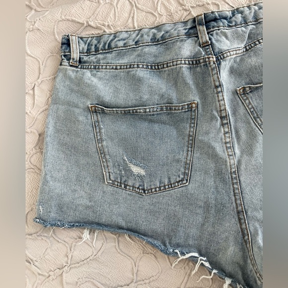 Wild Fable Super High-Rise Cutoff Hot Shorts Distressed Denim Size 17 (0530) - Picture 9 of 9